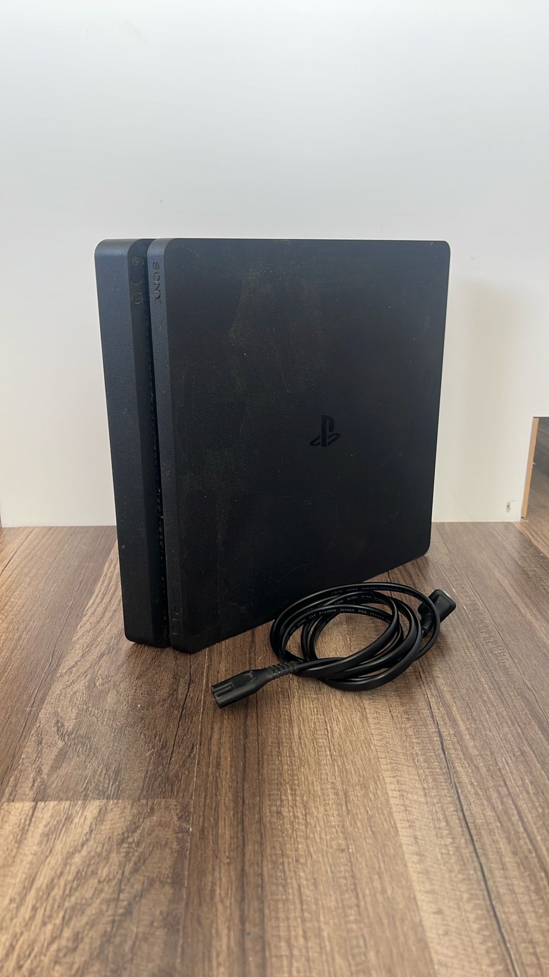 PS4 Slim . Play station 4