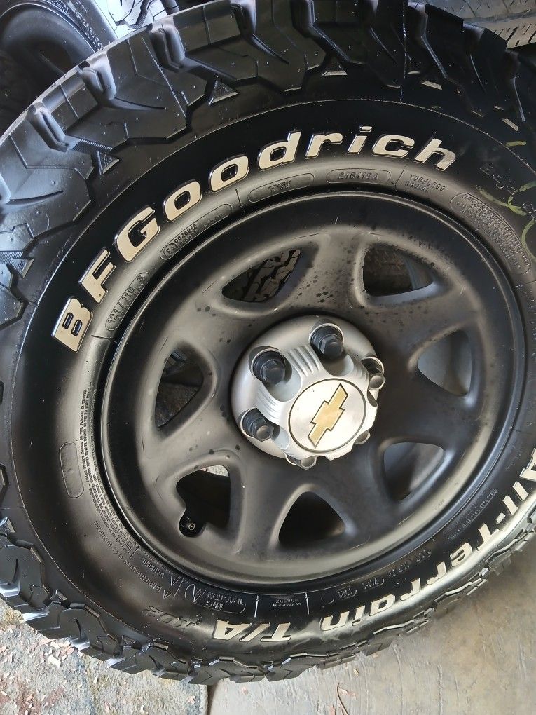 265-70-17 LT BFGOODRICH ALL TERRAIN  CON RINES 