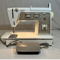 Singer Golden Touch & Sew Deluxe Zig-Zag Model 750 Sewing Machine Serviced