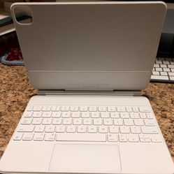 Apple Magic Keyboard – 11-inch iPad Pro (A2661) – Excellent Condition