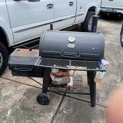 Barbecue pit