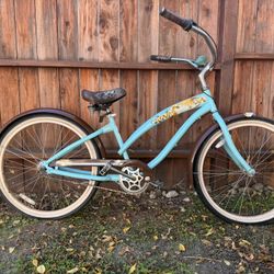 Nirve Lahaina women's cruiser bicycle.