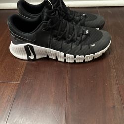 Nike Black Metcon 5 