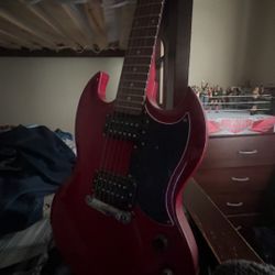 epiphone sg guitar missing lower e string (barely used) 