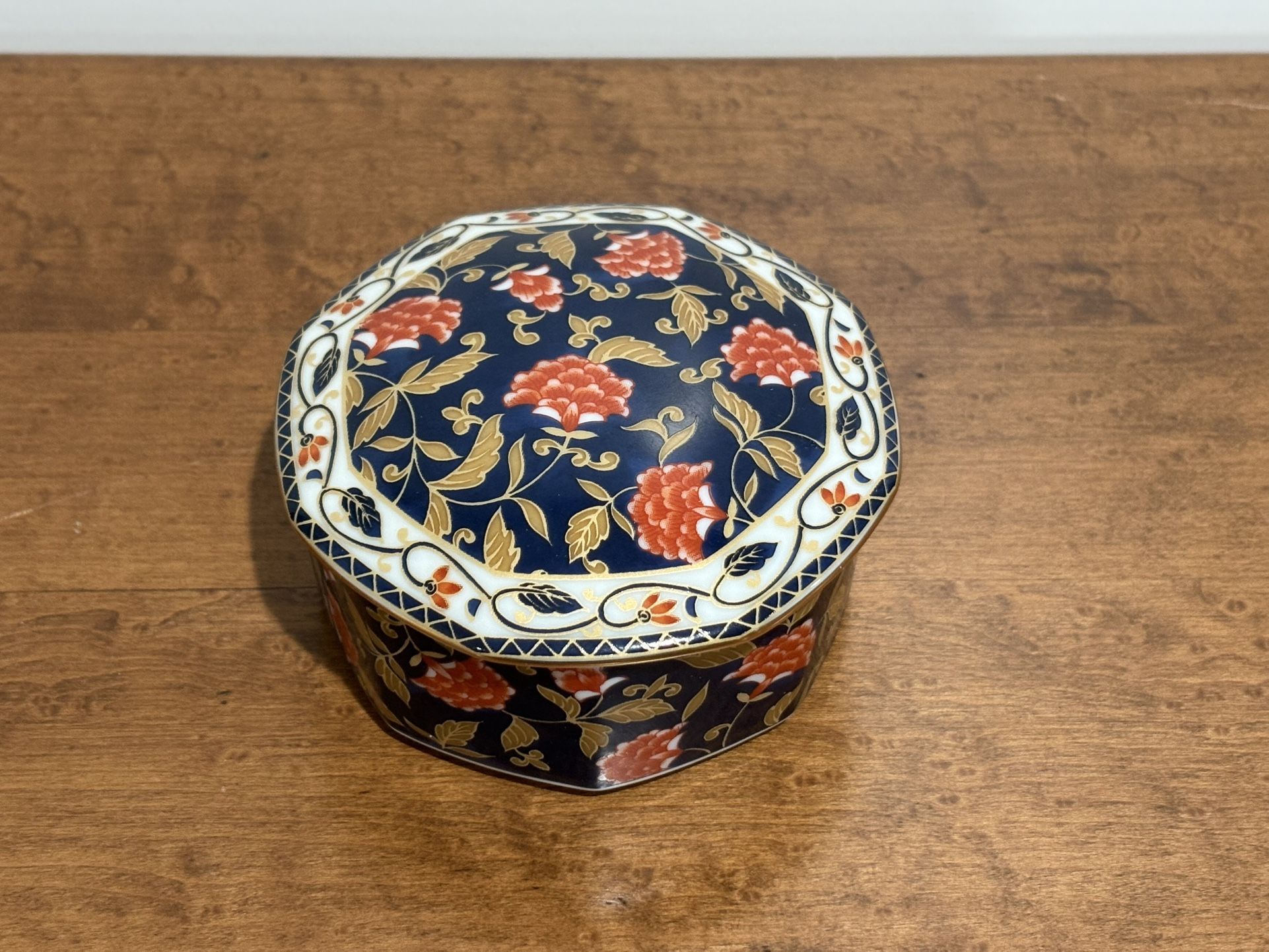 Takahashi Round Floral Trinket Box