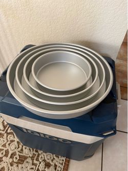 Cake baking pans/tins