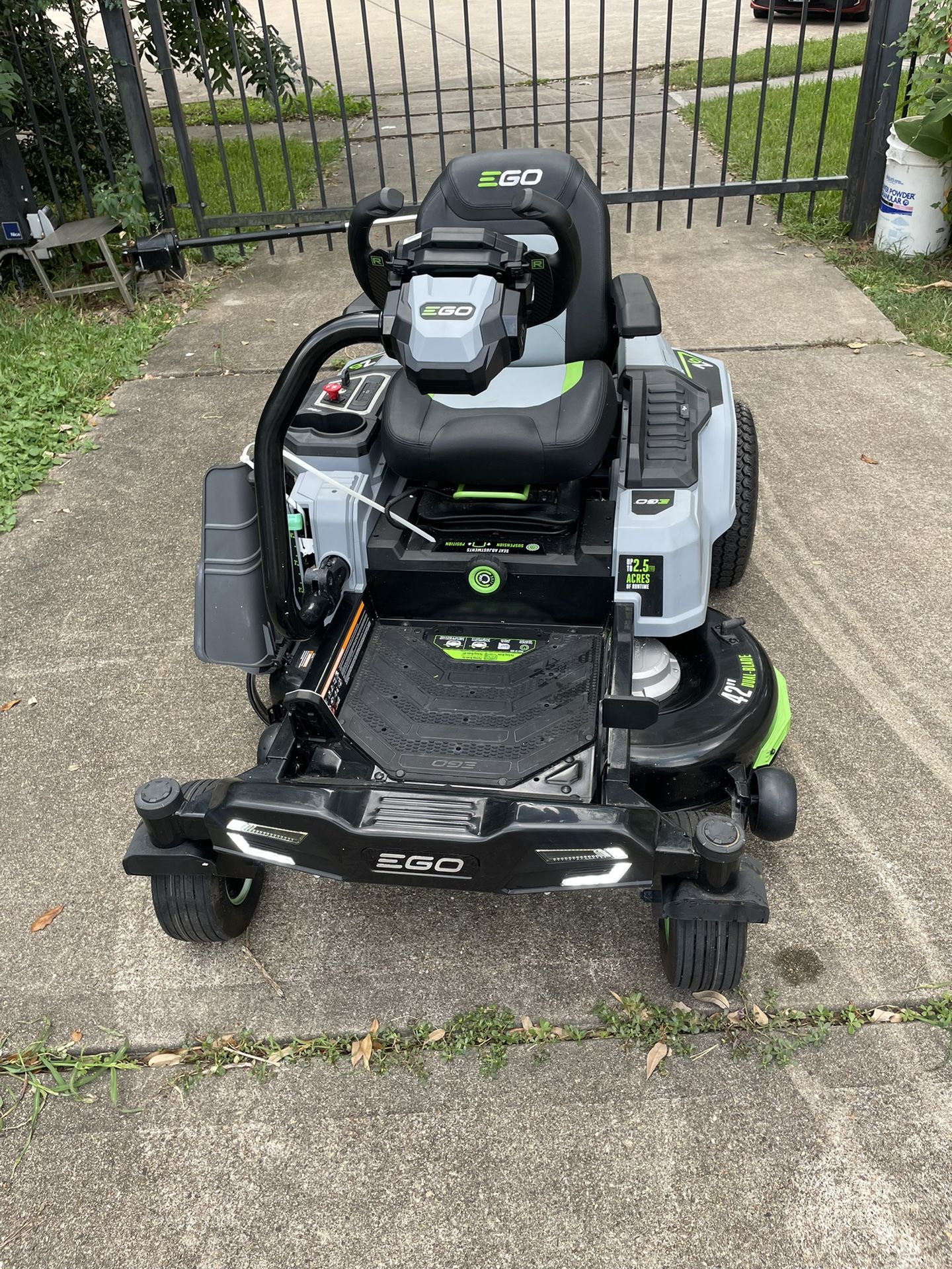 EGO POWER+ Z6 e-Steer 22 HP 42-in 56-volt Lithium ion Electric Zero-turn riding lawn mower