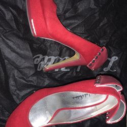 Michael Antonio Red Heels 