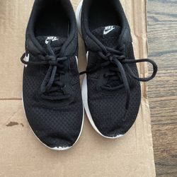 Nike Shoes Black Size 5.5Y