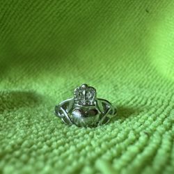 Silver Claddagh Ring