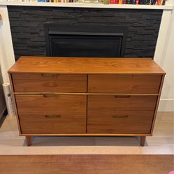 Modern / Mid Century Dresser - Excellent Condition