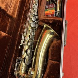 Buescher Alto Saxophone with New Box of Reeds