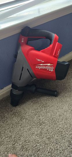 Milwaukee
M18 FUEL 18V Lithium-Ion Brushless Cordless 1-3/4 in. SDS-Max Rotary Hammer (Tool-Only)
Questions & Answers (1)