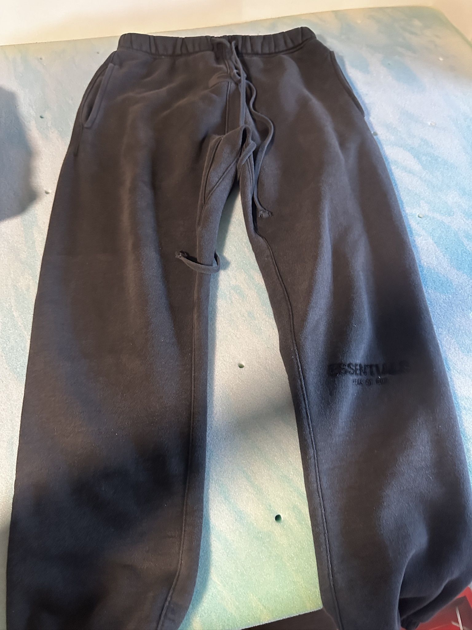 BLACK FEAR OF GOD ESSENTIALS SWEATSUIT ( TOP & BOTTOM )