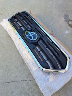 Toyota Tacoma grill 2018
