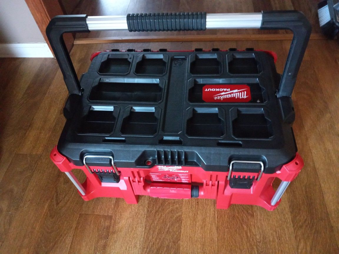 $90 No Lower Large Milwaukee 22-in Pack Out Tool Box With Handle
