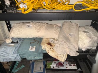 Curtains/ pillow/ blankets/ table runner