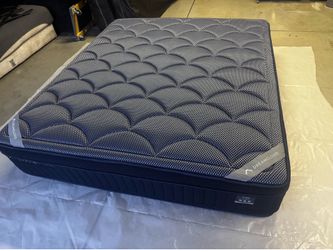 Dreamcloud Luxe Hybrid king mattress