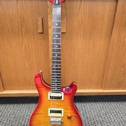 PRS SE CUSTOM Beautiful Guitar. No Marks, Scratches or Dings. Comes With Gig Bag, Whammy Bar And Adjustment Tools.