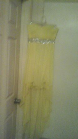 Yellow beautiful dress can be used for graduation dress