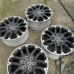 18in Tundra Wheels And 1.25in Spacers