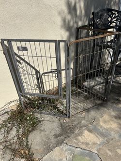 Pet Fence Panels - Easy Set Up Or Take Down. Metal. ( Bonus: Puppy Lawn Base Holder- Perfect For Deck/ Balcony).