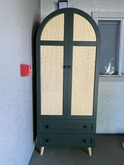 Armoire/Wardrobe Closet