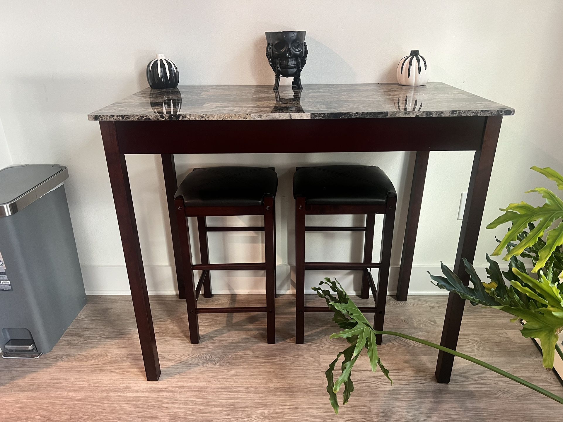 Dining Table With 2 Barstools