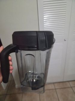 Vitamin container 64oz low-profile used