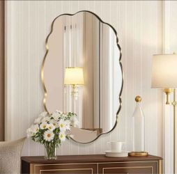 Brushed Gold Wavy Oval Scalloped Mirror - 24x32. К296