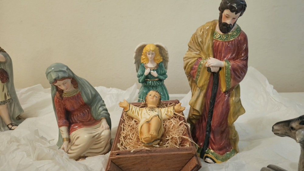 10  Piece Nativity Set
