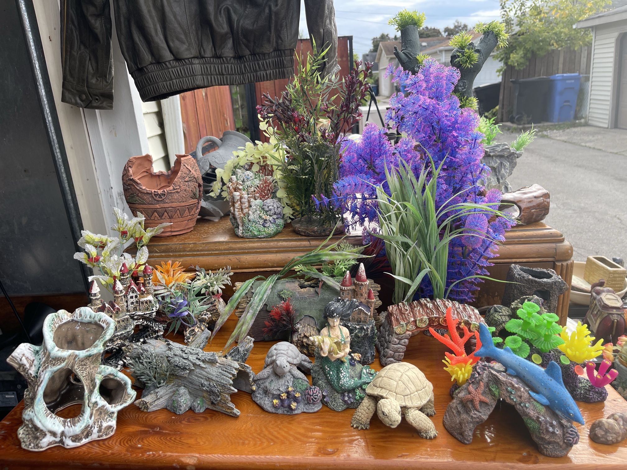 Lot of 35 to 40 piece fish tank decorations