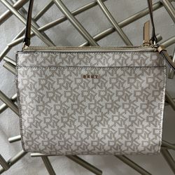 DKNY BRYANT PARK TZ Double Zip Crossbody Bag Cream/Tan.