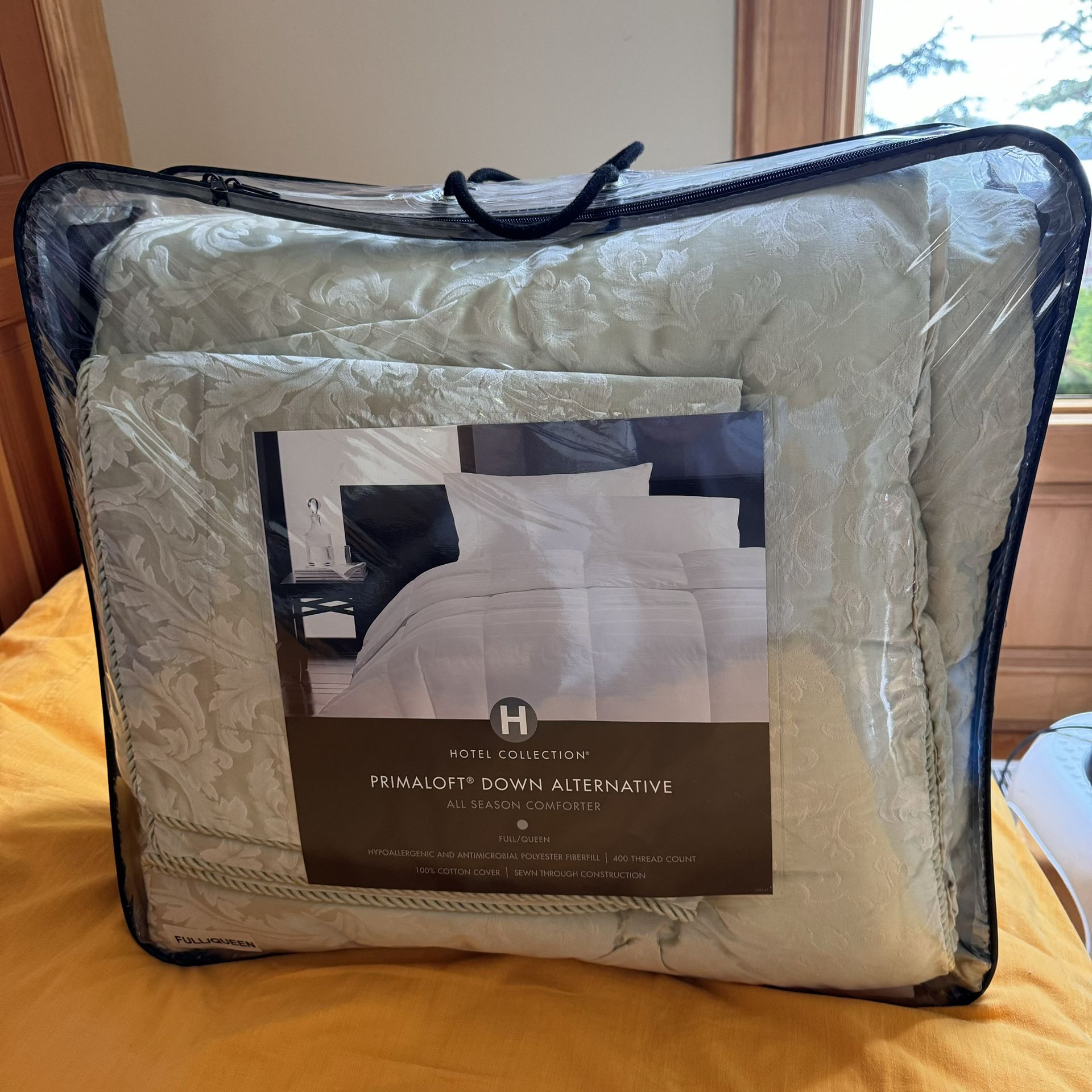 Hotel Collection Primaloft Full/Queen Down Alternative Comforter