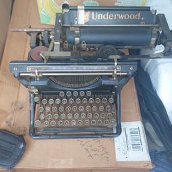 Antique 1930s Underwood Model 10 Typewriter 6-10, Keys and Slide Move - Untested