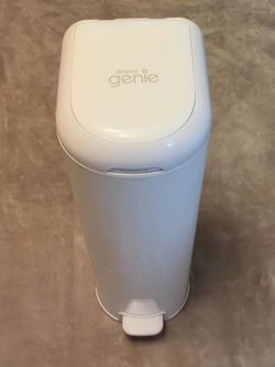Diaper Genie Platinum Pail
Hands-free odour-locking diaper pail (white)
Stainless steel 
Bin only
Diaper refill bags are not included .