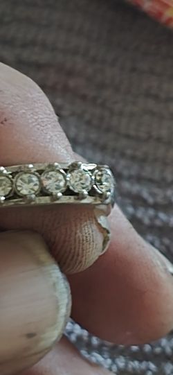 Beautiful Ring Not Real But Looks It