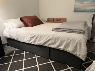 Queen bed with drawers