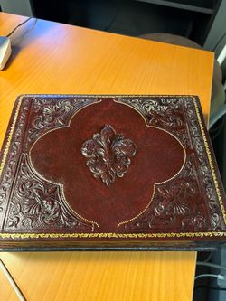 Poker Chips in Italian leather case