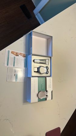 Facial toning device