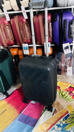 NEW 20” Carry-On Luggage w/ TSA Lock – $30 FIRM | Trusted Seller ⭐ 1,000+ Positive Reviews 📍 South Durango & 215 — near IKEA 🧳 Hardshell • Spinner