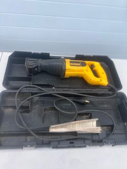 Dewalt Reciprocating saw DW304P With Case l. Works Used in good condition with some cosmetic  blemishes. These blemishes are in the form of some  scra