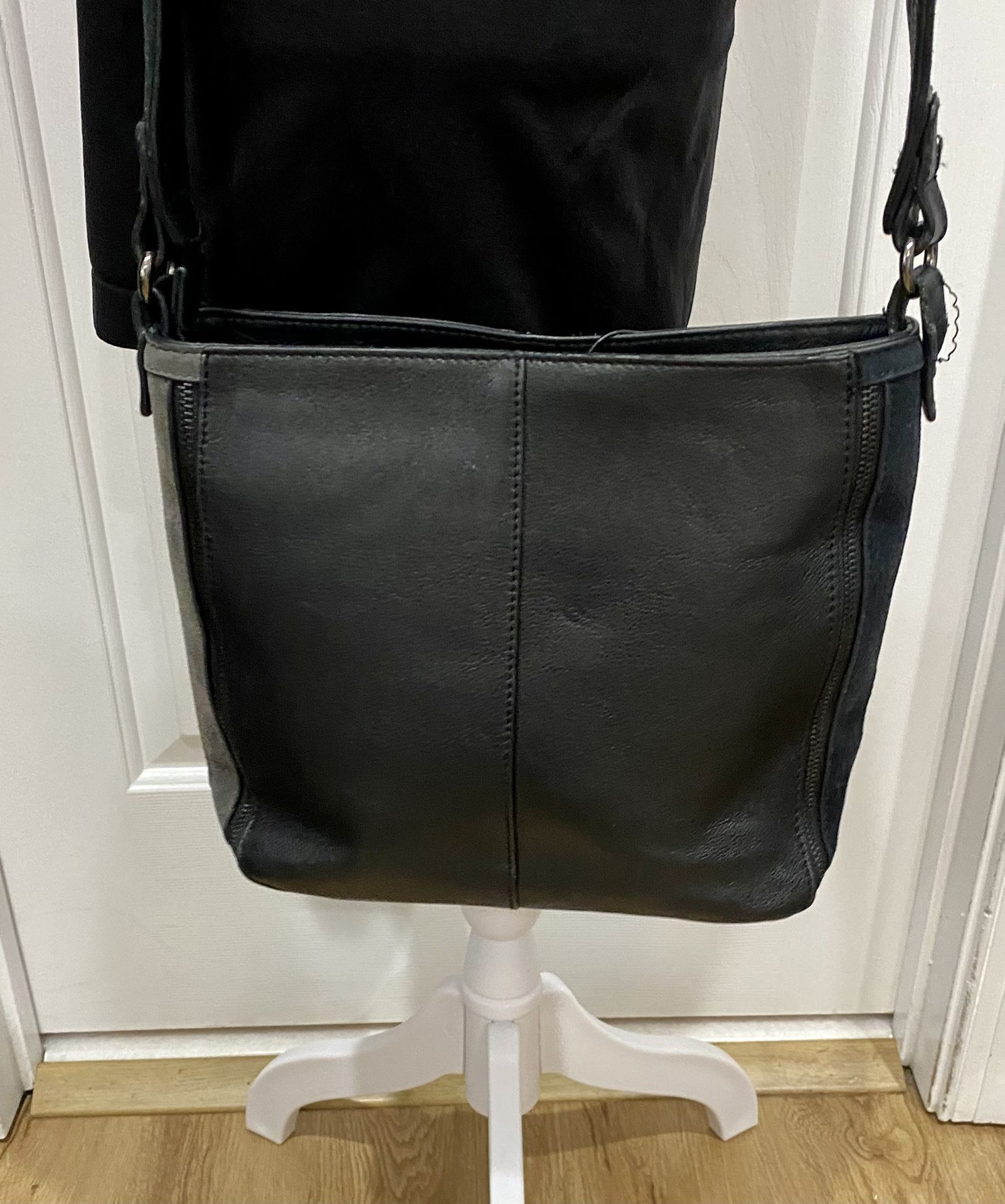 Woman Crossbody Handbag Leather Purse Black Or Blue