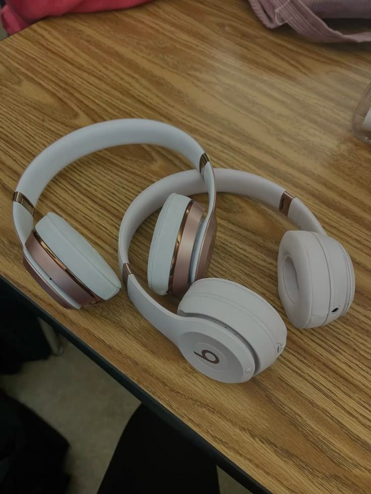 White And Rose Gold Beats