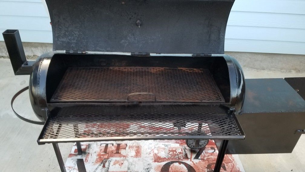 bbq smoker fire box. made of water heater.