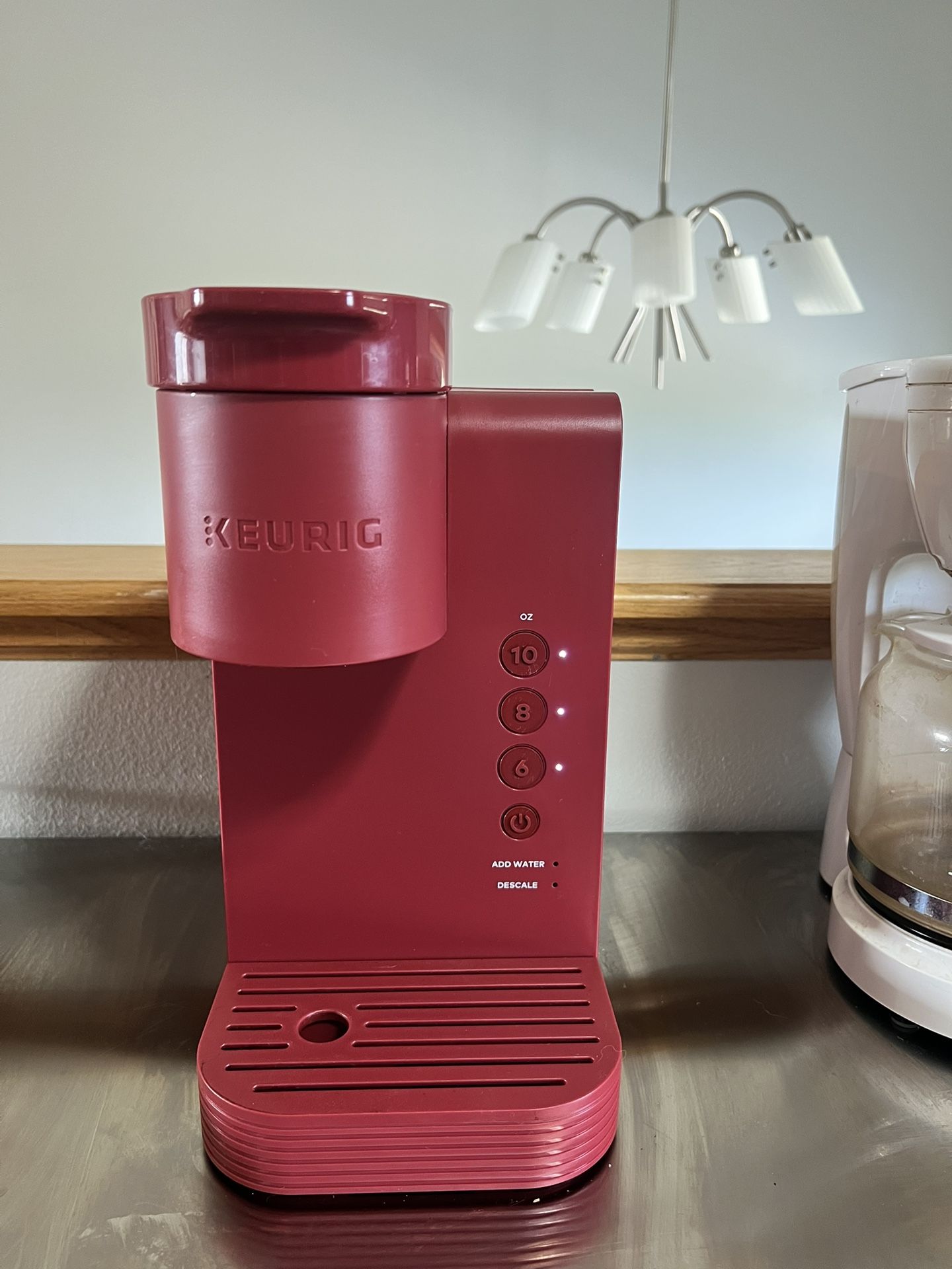 Kuerig Single Serve K Cup Red Coffe Maker