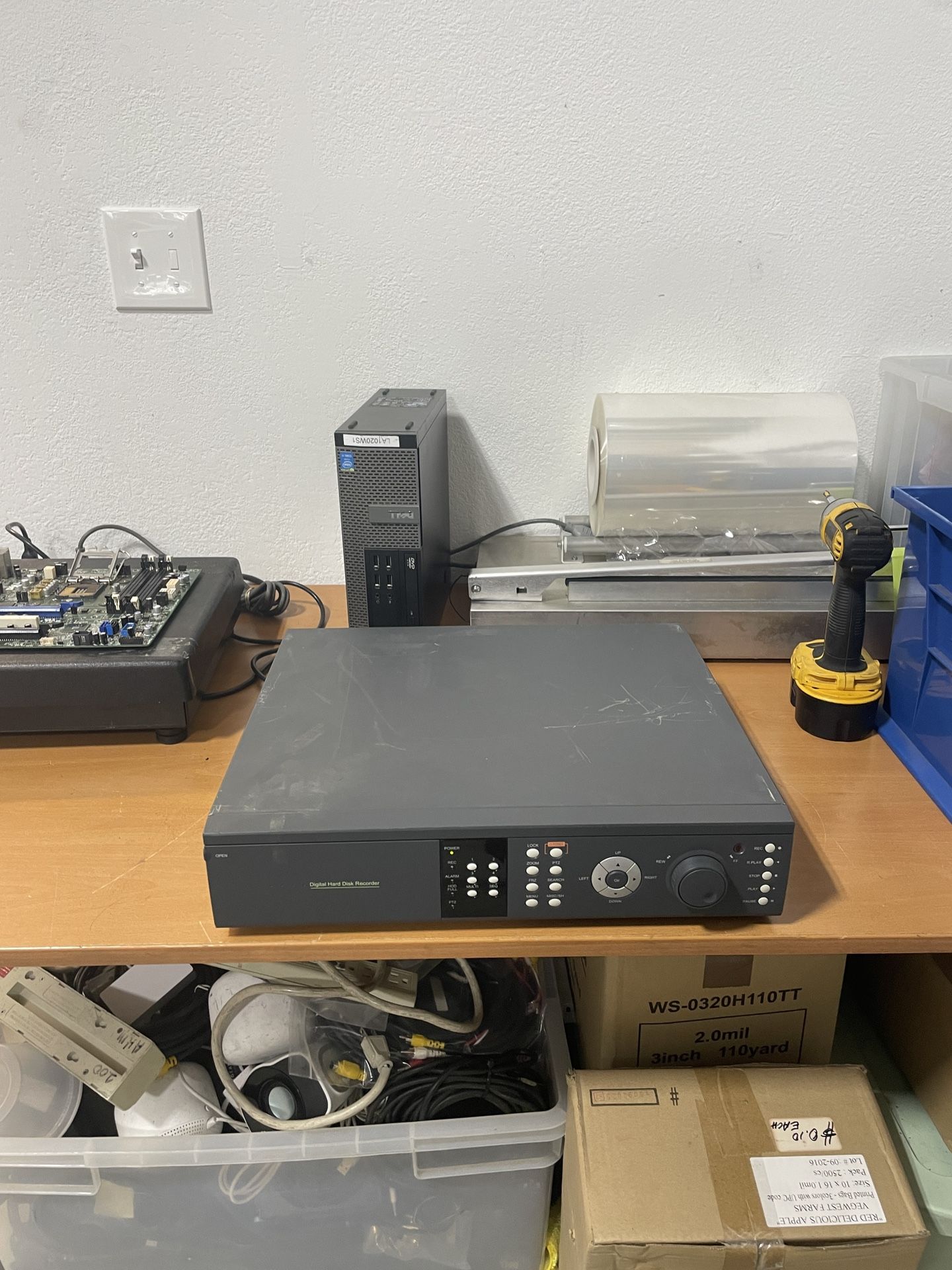 Vicon E-100-DVR-HD Digital Hard Disk Recorder W/ Power Supply