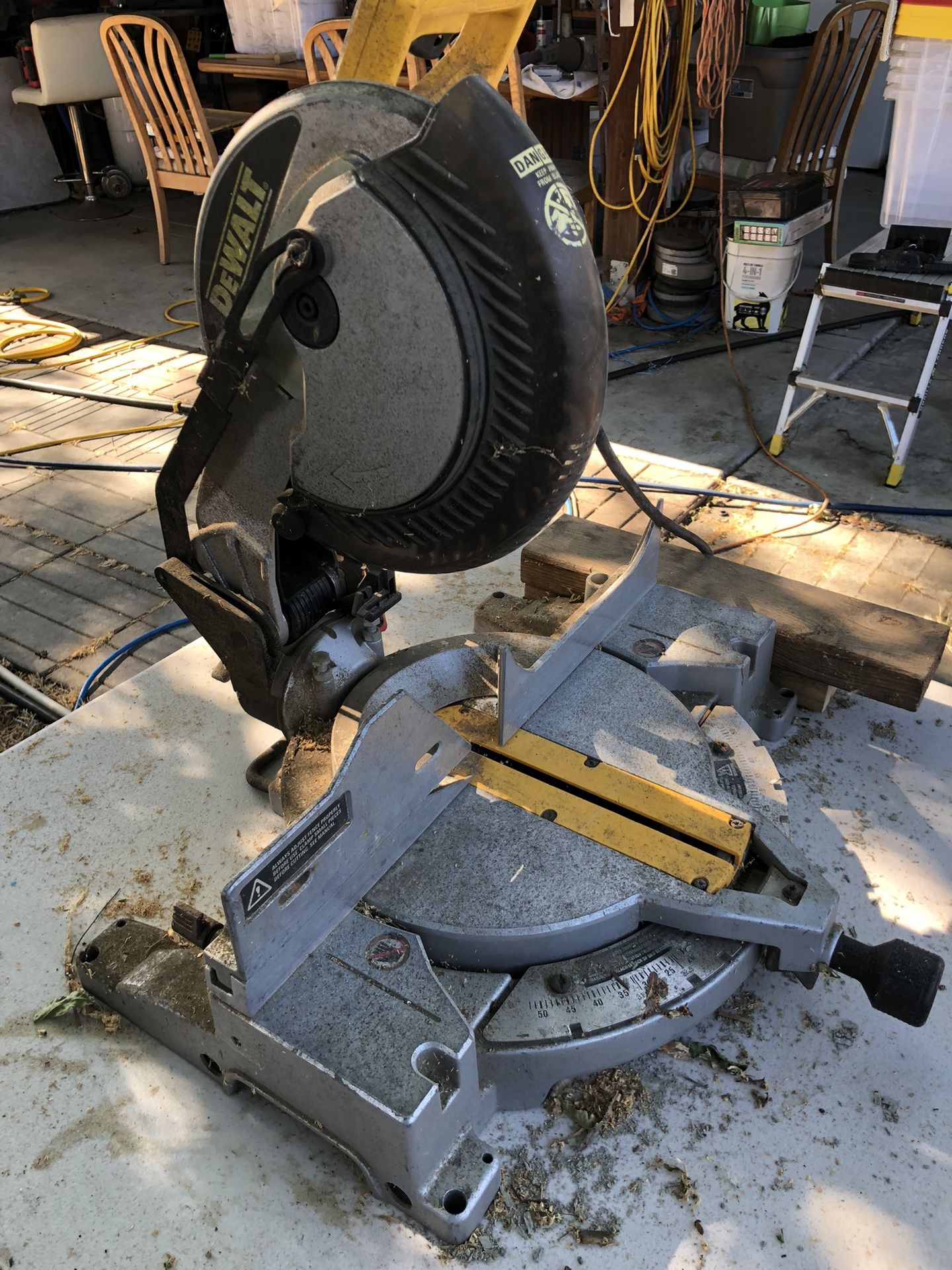 DeWalt DW703 Heavy Duty 10 inch Compound Miter Saw