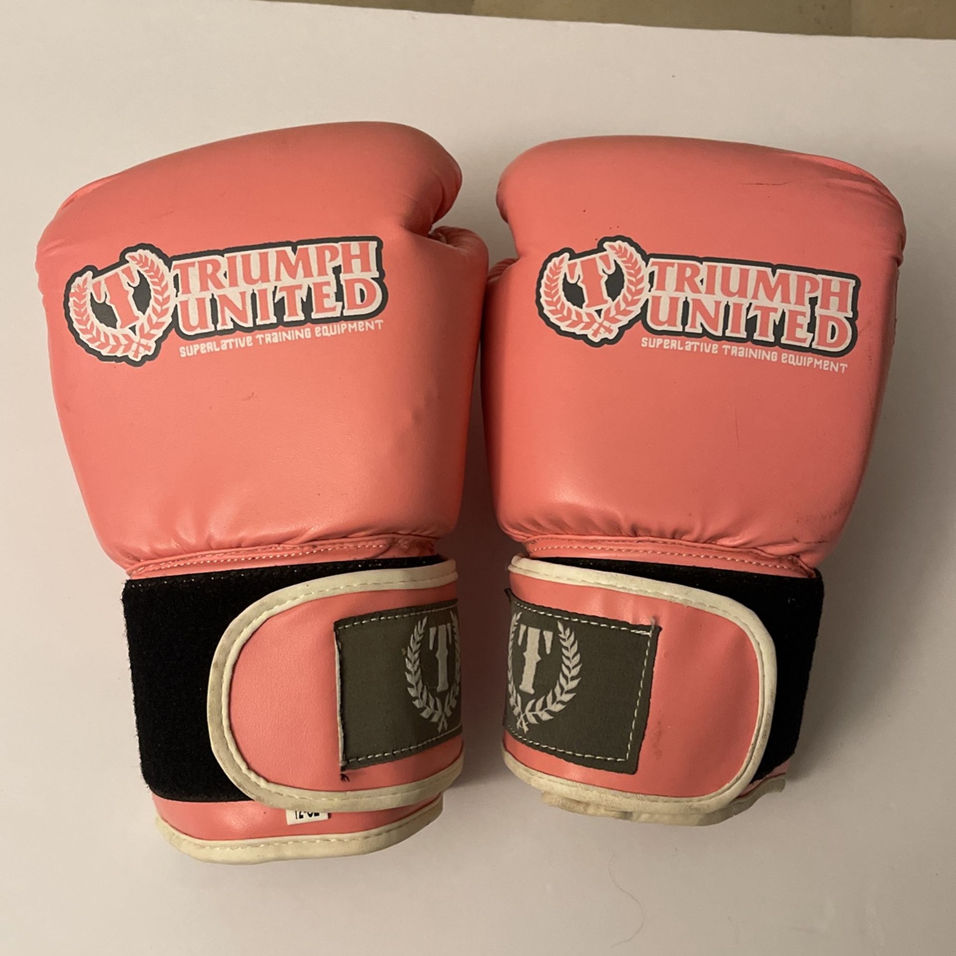 Triumph United boxing Gloves Size 18