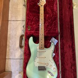 Fender MIM LTD Edition Stratocaster  (Mint) w/ Roadrunner Tweed Case (Brand New) 